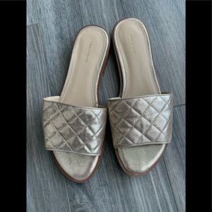 Ann Taylor, Pretty Gold Metallic Quilted Slides Size 9,